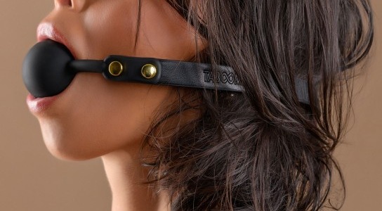 Le guide des bâillons en BDSM : comment bien choisir et utiliser sans risque