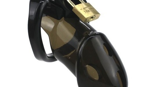 Guide du débutant pour mettre une cage de chasteté