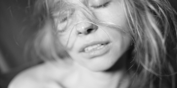 Déni d'orgasme BDSM : comprendre l'edging, le tease & denial et le contrôle du plaisir